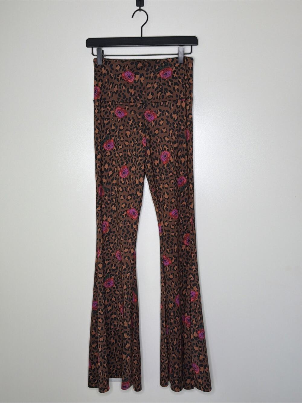 Onzie Floral Leopard Print Flare Legging Size Medium Large Yoga Animal Print